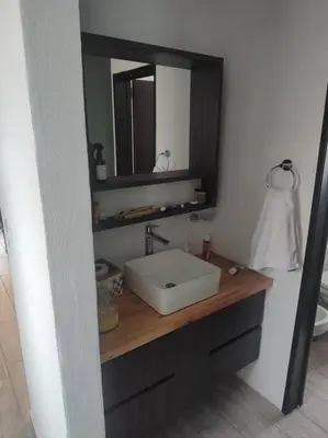 a bathroom with a sink and a mirror at Casa en las sierras de Córdoba con Deck , Parrilla y estacionamiento in Cavalango