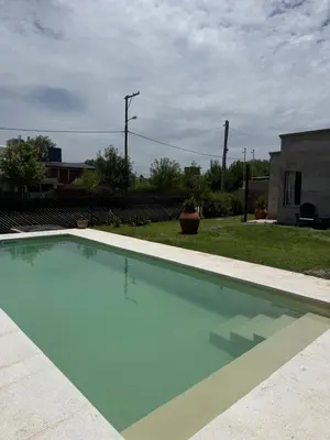 a large empty swimming pool in a yard at SuiteMilSueños in Mina Clavero