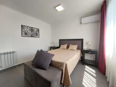 a bedroom with a bed and a couch at Dpto 1 Dormitorio de categoria in Villa Carlos Paz