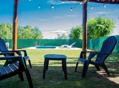 two chairs and a table in a yard at Potrero de Garay Los Espinillos in Potrero de Garay