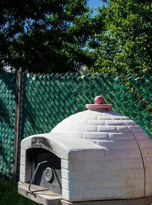 a hat is sitting on top of a stone oven at Potrero de Garay Los Espinillos in Potrero de Garay