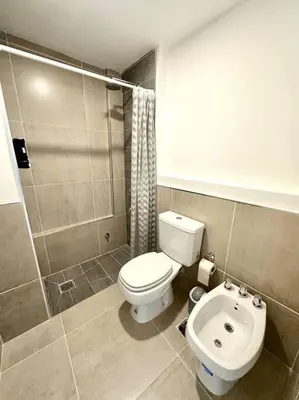 a bathroom with a white toilet and a shower at Alojamiento entero para 3 personas D in Cordoba