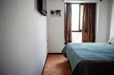 a bedroom with a bed and a window at El diez 1 dorm con COCHERA in Cordoba