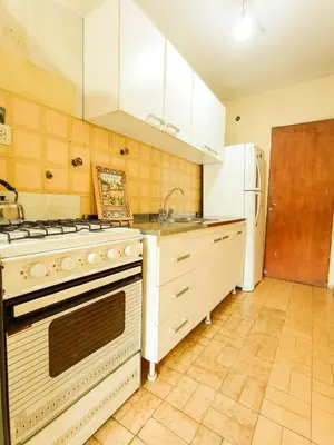 a kitchen with a stove and a refrigerator at Edificio en Avenida Libertad in Villa Carlos Paz