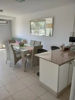 a kitchen and dining room with a table and chairs at Departamento Polanco Tower in Cordoba