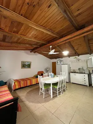 a kitchen and dining room with a table and chairs at Cabaña brisas del lago in Villa Parque Siquiman