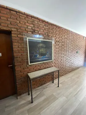 a brick wall with a bench in a room at LitStay Paraná in Cordoba