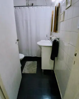 a bathroom with a sink and a toilet and a shower at Habitación privada zona Centro, Tribunales y Patio Olmos in Cordoba
