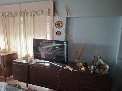 a television on a dresser in a living room at Chalet de Montaña a 8 cuadras del centro de Carlos Paz con pileta de 9 x 4 in Villa Carlos Paz