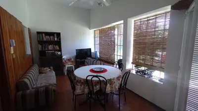 a living room with a table and chairs and a window at Acogedora Casa Familiar en Zona Residencial in Cordoba