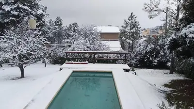 a swimming pool covered in snow in a yard at Estacion Potrero cabaña chica in Potrero de Garay