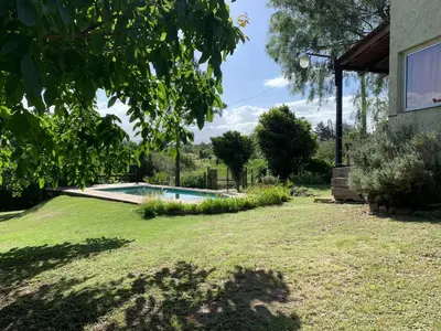 a yard with a swimming pool and a house at Estacion Potrero cabaña chica in Potrero de Garay
