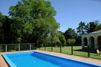 a swimming pool in a yard with a fence at Las Magnolias 4 dormitorios in Merlo