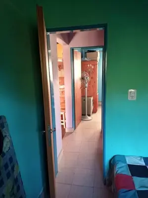 a room with a hallway with a door to a bedroom at Casa con gran jardín a 100 mts del Río Amboy in Villa Amancay