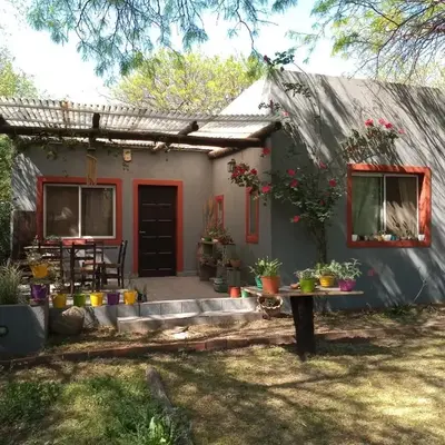 Casa con piscina en entorno muy verde