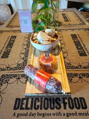 a sign that says delicious food a good day begins with a good meal at Casa REFUGIO PUNILLA in Cordoba