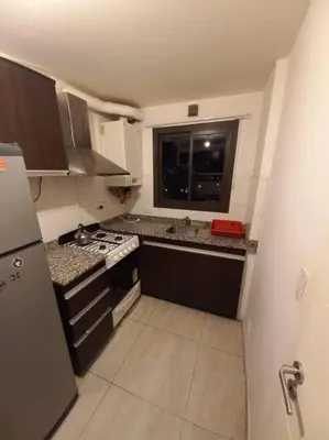 a small kitchen with a stove and a window at Departamento 2 dormitorios excelente ubicacion in Villa Carlos Paz