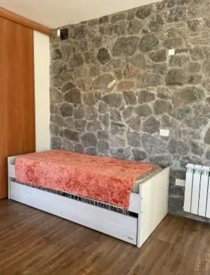 a room with a bench with a stone wall at Casa en Campo de GOLF in Los Molinos