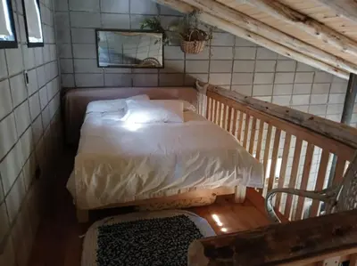 a bedroom with a bed in a attic at Hermosa casa para parejas in Los Reartes