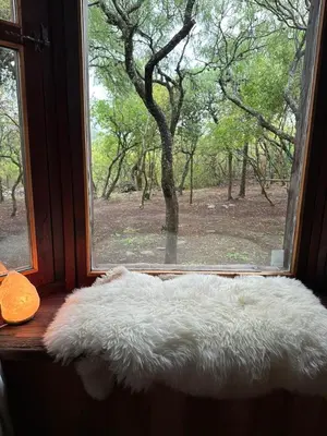 a window with a white furry pillow in front of it at Ser Monte Hospedaje in La Población