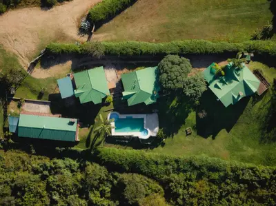 an aerial view of a house with a yard at Cabaña Ari in Villa Santa Cruz del Lago