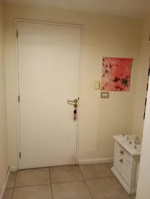 a bathroom with a white door and a sink at Candy House - Céntrico - Fabuloso - Seguridad 24 hs - Vista Insuperable in Cordoba