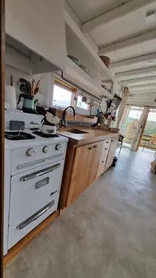 a kitchen with a white stove and a sink at Aldea Romerillo in Cavalango
