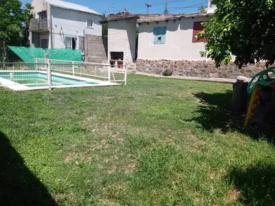 a yard with a fence in front of a house at Mirando sierra in Bialet Massé