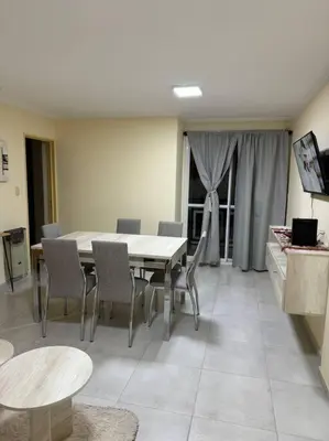 a dining room with a table and chairs at Departamento 2 dormitorios in Cordoba