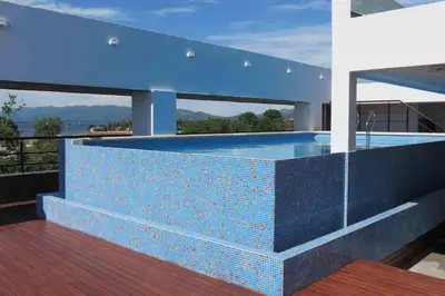 a swimming pool on the roof of a house at TEMPO Departamento 43 in Villa Carlos Paz