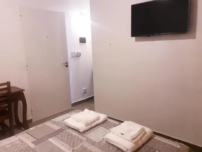 a room with two towels on the floor with a television at Posta Almendros Apart in Merlo