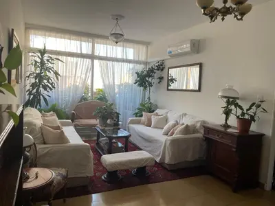a living room with white furniture and a large window at Luminoso depto de 3 amplios dormitorios y living comedor, cochera gratuita in Cordoba