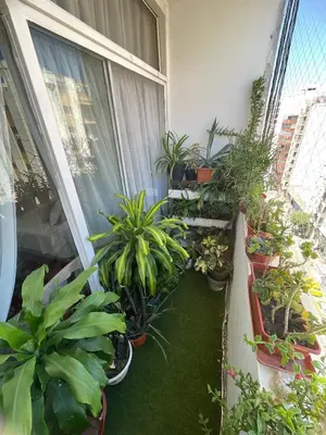 a balcony filled with lots of potted plants at Luminoso depto de 3 amplios dormitorios y living comedor, cochera gratuita in Cordoba