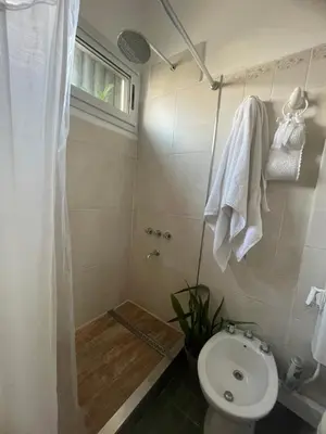 a bathroom with a shower and a toilet and a sink at Luminoso depto de 3 amplios dormitorios y living comedor, cochera gratuita in Cordoba