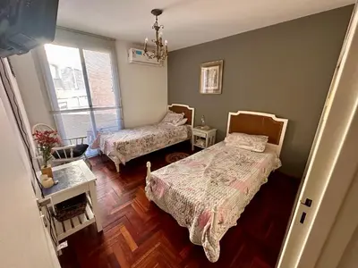 a bedroom with two beds and a window at Departamento Frente al Patio Olmos Shopping in Cordoba