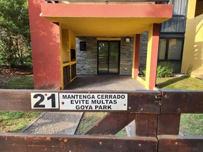 a sign on a fence in front of a building at Lago los Molinos Punto Claro villa Silvestre depto 2 dorm y cochera in Villa Ciudad Parque