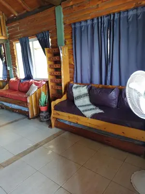 a living room with a couch in a cabin at Tiempo libre in Villa Icho Cruz