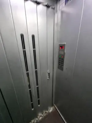 an elevator door with a control panel with red lights at Chacabuco Confort - Bienes Reales in Cordoba