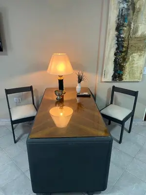 a table with a lamp and two chairs in a room at Spilimbergo's Home in Cordoba