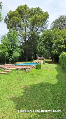 a park with a picnic table in the grass at CASA EN VILLA LA BOLSA, Córdoba in Cordoba