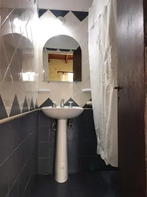 a bathroom with a sink and a mirror at Alquiler Temporario a una cuadra del reloj cucu in Villa Carlos Paz