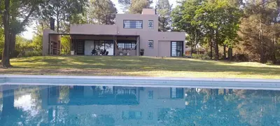 a house with a swimming pool in front of it at Punta Molinos in La Estancia
