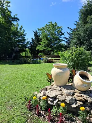 two large vases sitting on a rock in a yard at Cabaña La Linda in Villa General Belgrano