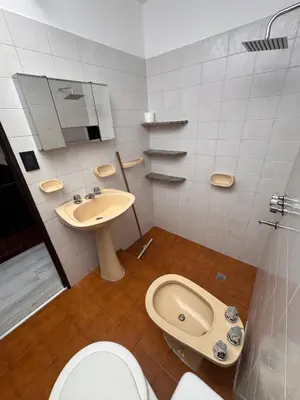 a bathroom with a toilet and a sink at Duplex con patio y asador buena ubicacion in Villa Carlos Paz