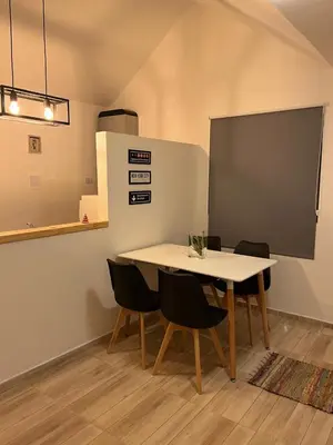a meeting room with a white table and chairs at Depto 24 en Barrio Villa Belgrano excelente ubicación in Cordoba