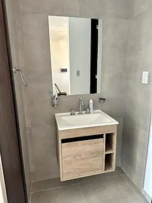 a bathroom with a sink and a mirror at Depa a Estrenar en el Centro, Pile, Aire Ac in Villa Carlos Paz