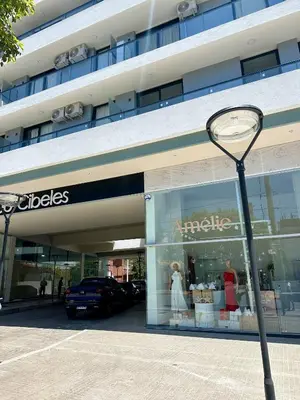a store front with a tennis racket in front of it at Depa a Estrenar en el Centro, Pile, Aire Ac in Villa Carlos Paz