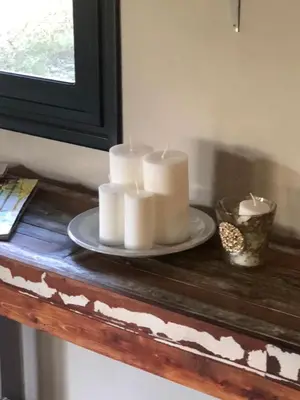 a group of candles sitting on a table at LunaNegra Casas de descanso in Villa General Belgrano