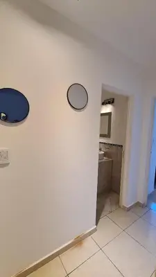 a room with a white wall with two circles on it at MAGNUS, 2 baños, 2 hab, TODO NUEVO! en el corazón de Carlos Paz in Villa Carlos Paz