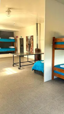 a room with a bed and a desk and bunk beds at La Fabrica in Yacanto
